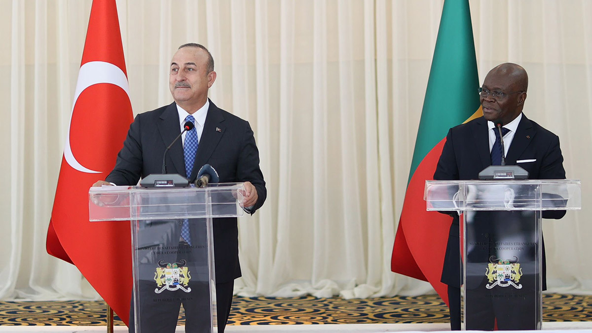 Çavuşoğlu Beninli mevkidaşıyla basın toplantısına katıldı