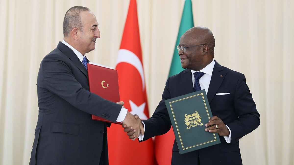 Çavuşoğlu Beninli mevkidaşıyla basın toplantısına katıldı