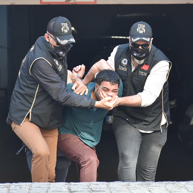 Cezaevi personelini taşıyan servis aracına saldırının faili adliyede