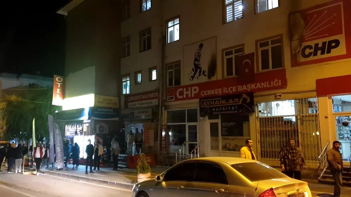 Chp çerkeş i̇lçe başkanlığı'na saldırı