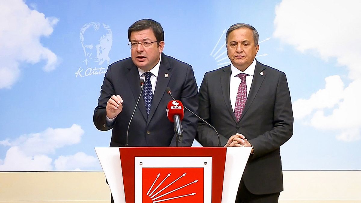 Bir kumpasla karşı karşıyayız