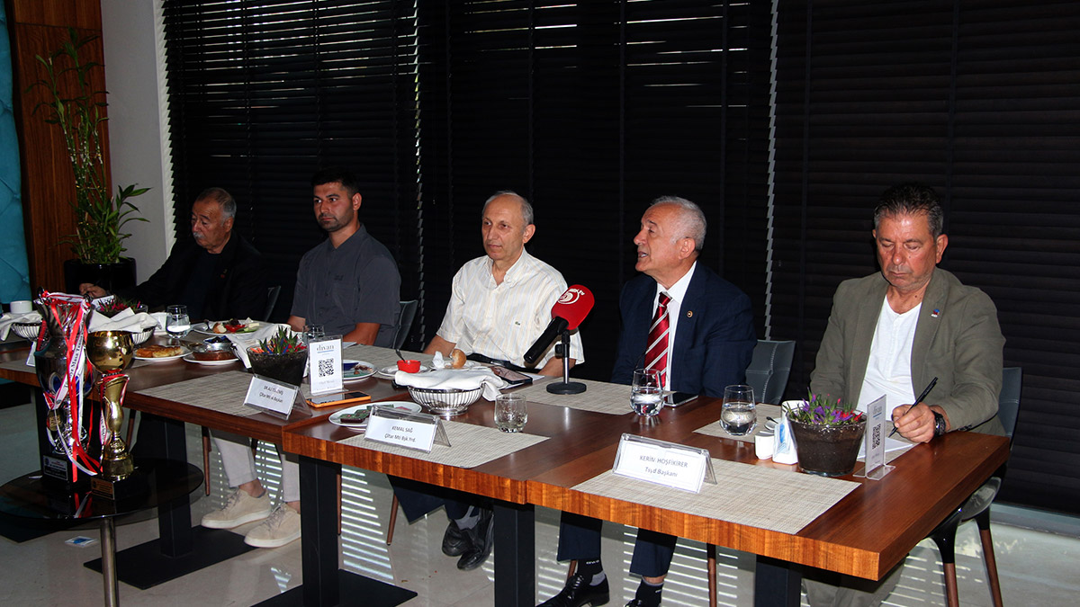 Çiltar Masa Tenisi İhtisas SK Başkanı Dr. Ali Türemiş, masa tenisinin destek görmeyen branşların başında geldiğini belirterek, “Masa tenisi branşı destek görmeyen sporlardan birisi. Adana’da toplam 6 takımımız var” diye konuştu.