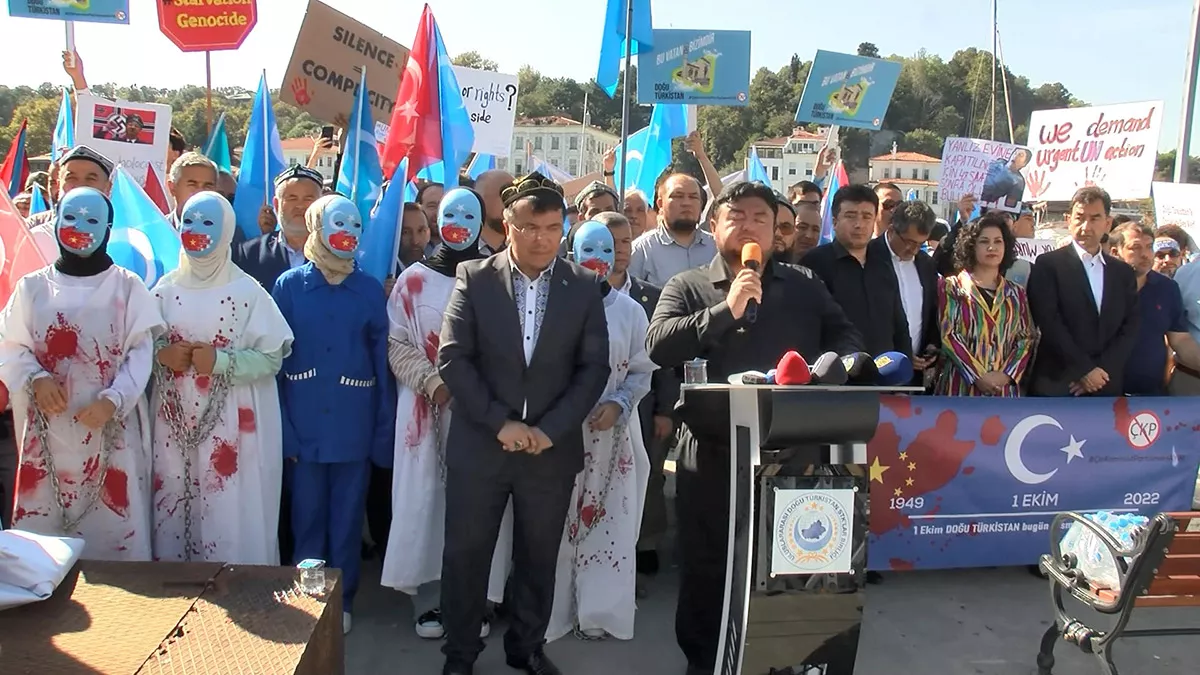 Uygur türkleri eylem yaptı.