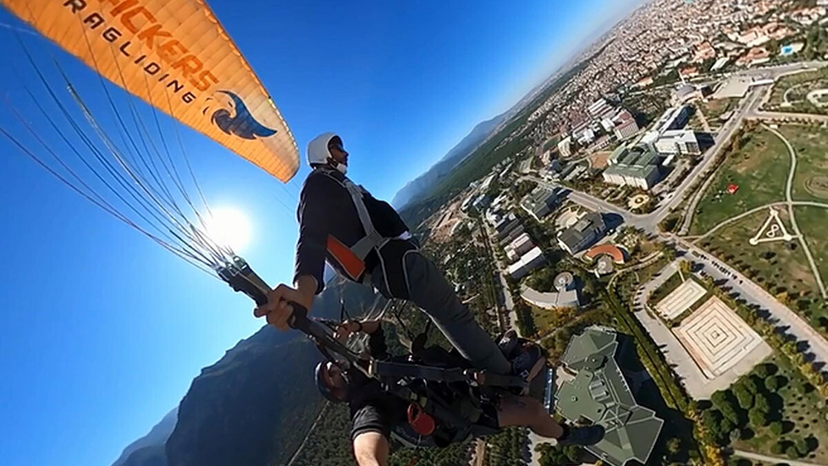 Yamaç paraşütü pilotları 1200 metreden uçtu