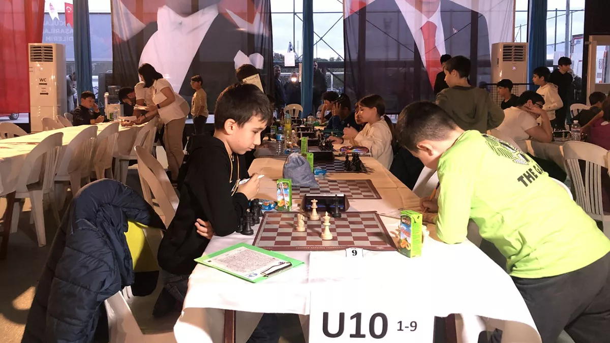 Beyoğlu belediyesi cumhuriyet'in 99. Yılına özel satranç turnuvası düzenledi.