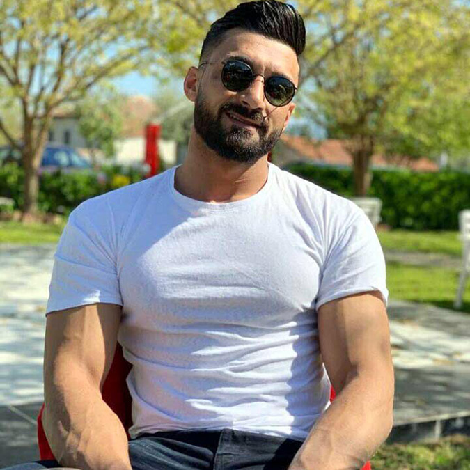 İzmir'in Çeşme ilçesinde, gece kulübü önünde darbedilen kadına yardım etmek isteyen Alpay Kalyon'un bıçaklanarak öldürüldüğü olayla ilgili sanıklar için istenen cezalar belli oldu.