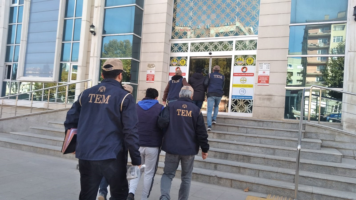 DEAŞ'ın sözde komutan ve iletişim sorumlusu gözaltında