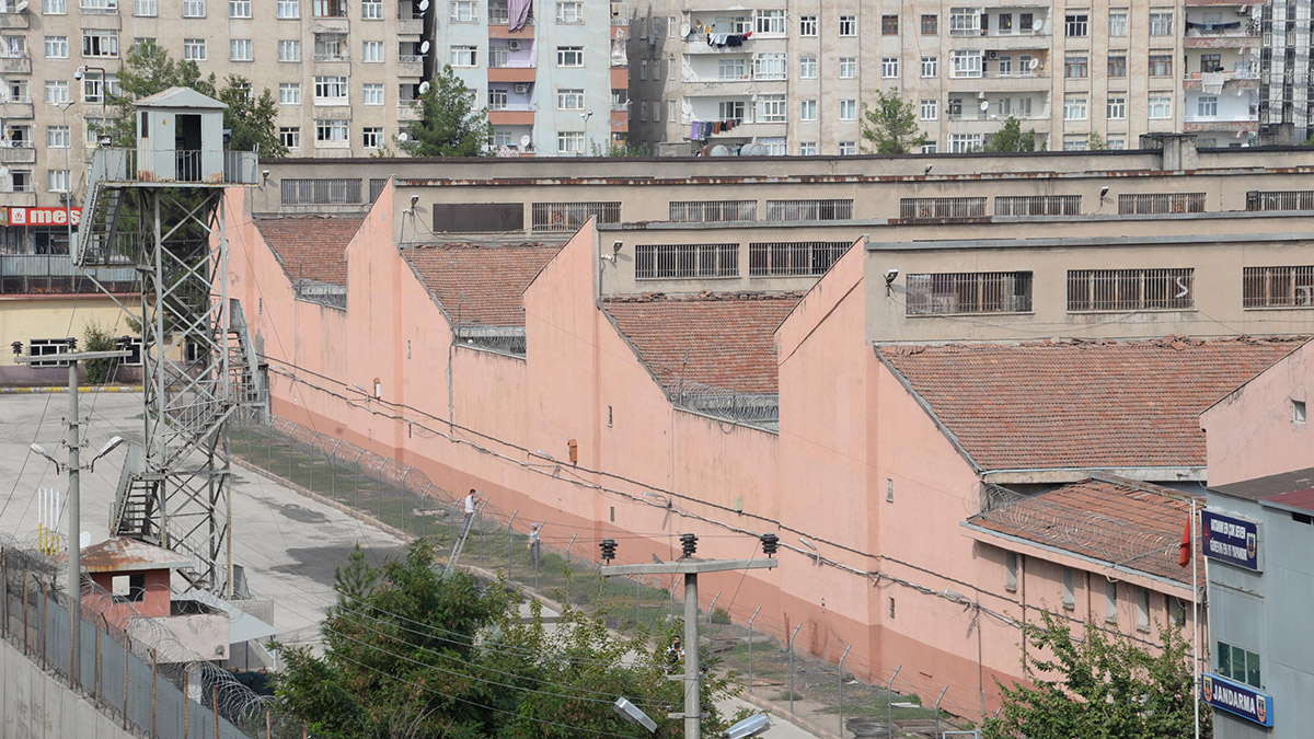 Diyarbakır E Tipi Kapalı Cezaevi boşaltılıyor