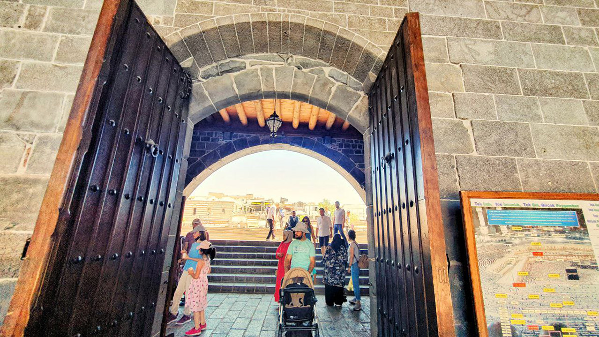 Diyarbakır'da turist yoğunluğu