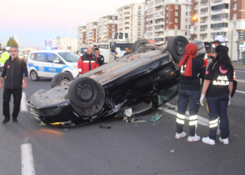 Diyarbakır'da takla atan otomobil sürücüsü öldü