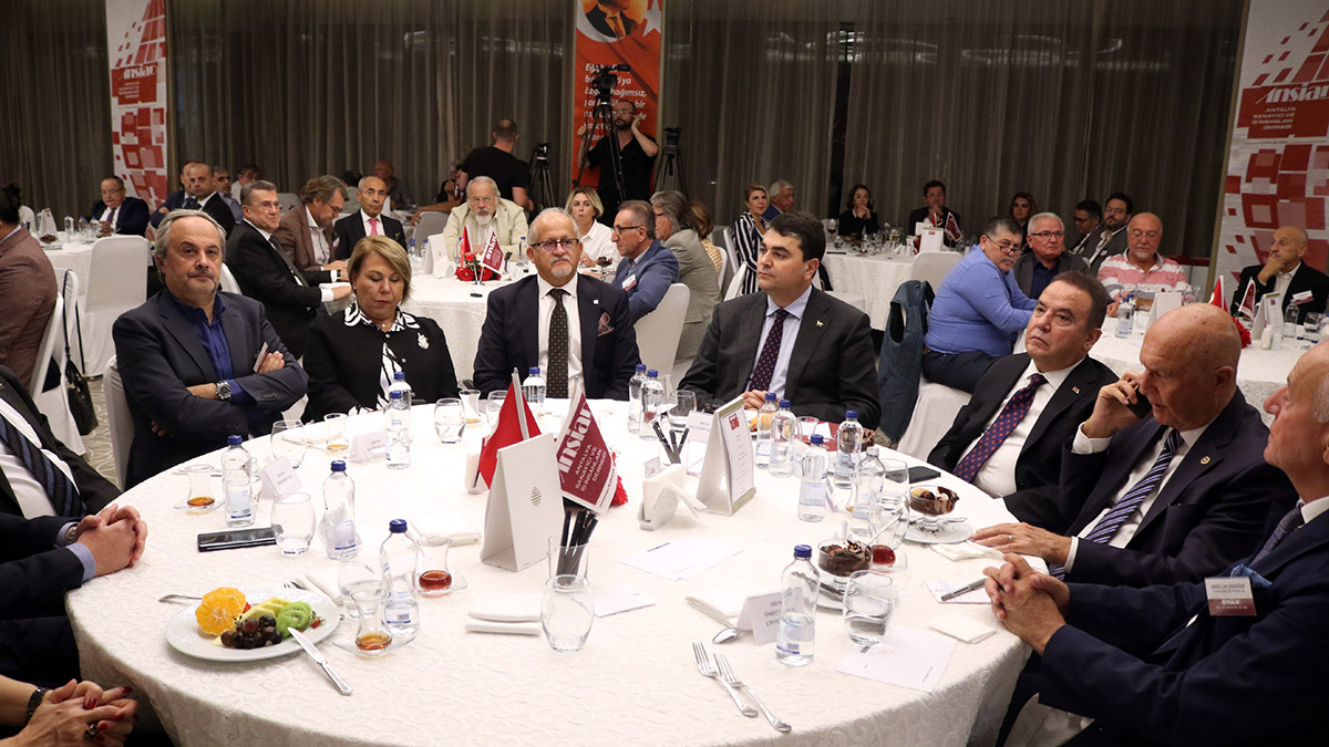 Herkesin eşit fırsatlara sahip olduğu bir Türkiye istiyoruz