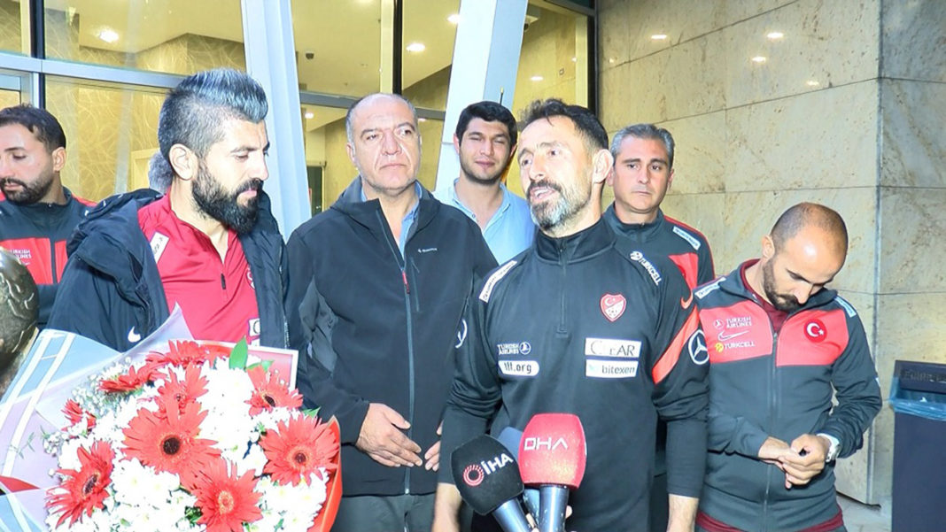Ampute Futbol Milli Takımı Ankara'da coşkuyla karşılandı