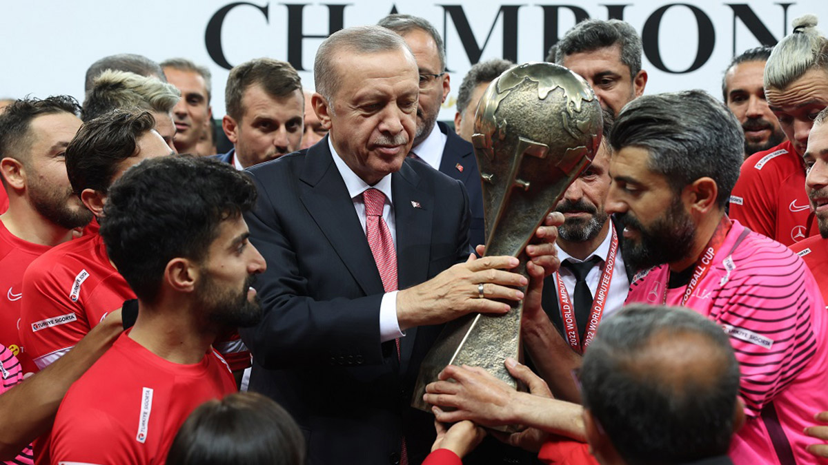 Ampute Futbol Milli Takımı'na siyasilerden mesaj yağdı