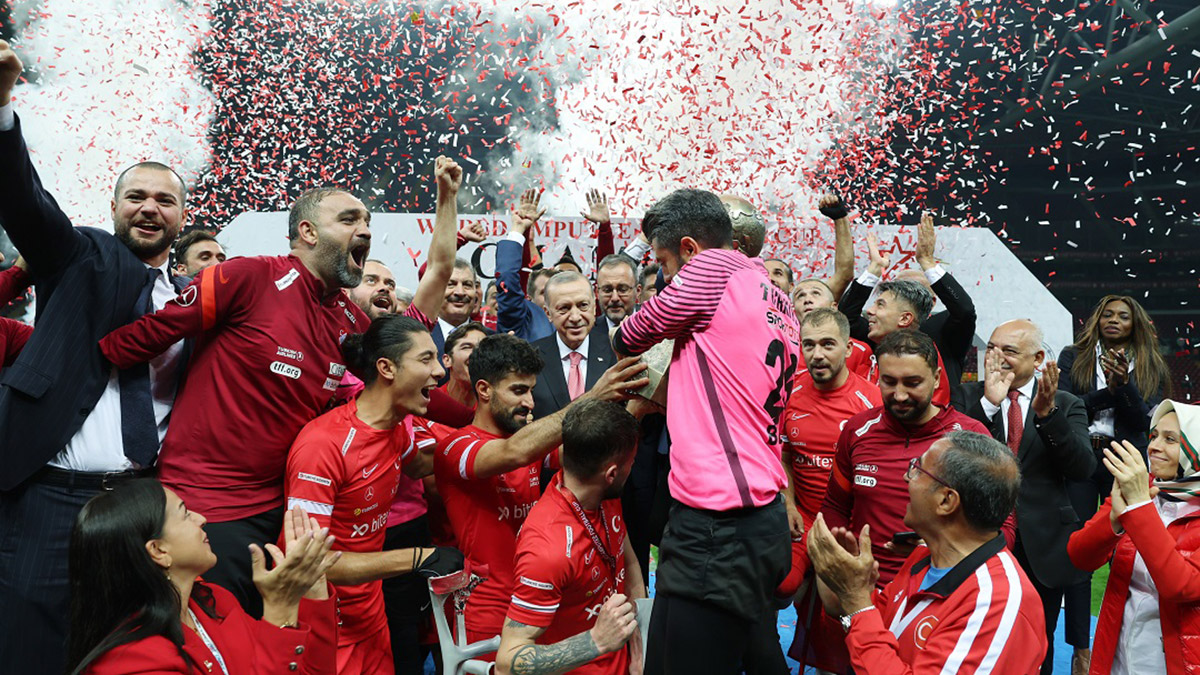 Ampute Futbol Milli Takımı'na siyasilerden mesaj yağdı