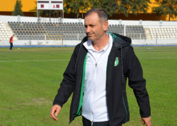 Efeler 09 SFK galibiyetle tanışamadı
