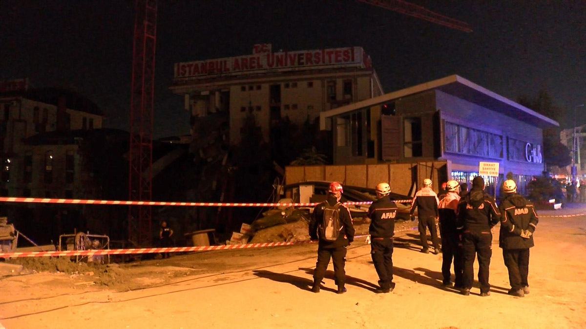 Arel Üniversitesi binası çöktü