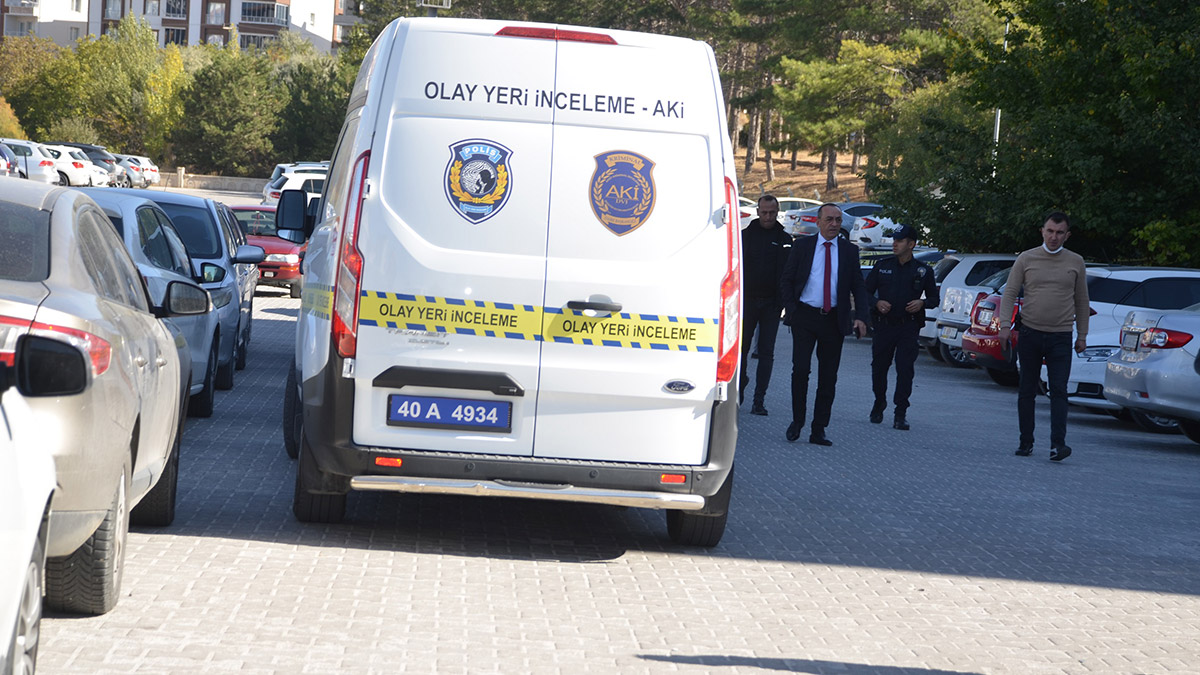 Emekli polis memuru kiracısını vurdu