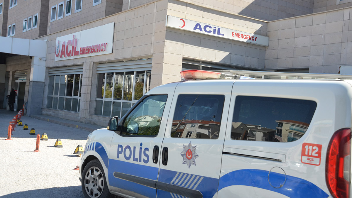 Emekli polis memuru kiracısını vurdu