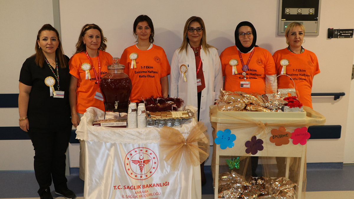 Ankara Şehir Hastanesi Kadın Doğum Hastanesi Başhekimi Prof. Dr. Özlem Moraloğlu Tekin, "Hastanemiz bebek dostu bir hastane olduğu için taburcu olmadan önce verdiğimiz eğitimler sayesinde emzirme oranlarımız yüzde 98'lerde ama 4-5 ay sonrasına bakıldığında istatistikler gösteriyor ki emzirme oranı yüzde 14, yüzde 15'lere düşmekte" dedi.