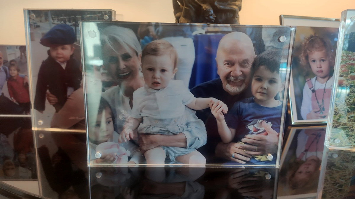 Yaklaşık 3 aydır bağırsak enfeksiyonu nedeniyle tedavi gören sunucu Erkan Yolaç 10 gündür yoğun bakımda.