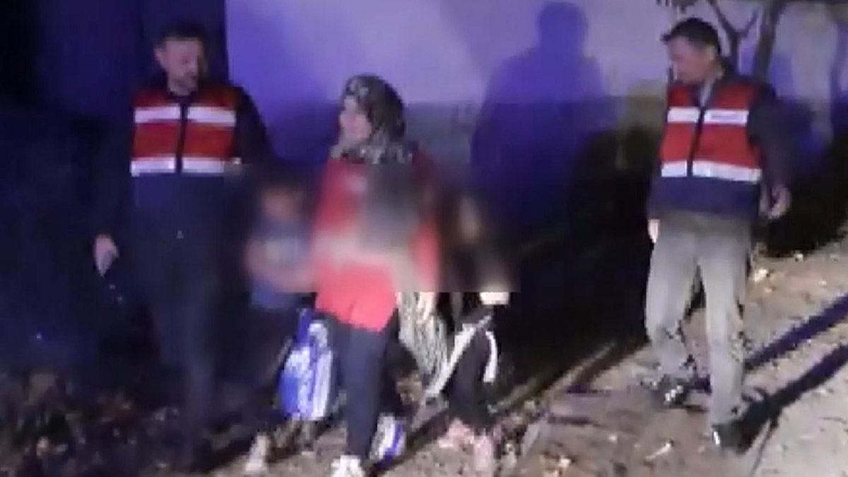 Eski eşinden fidye almak için 2 çocuğunu kaçırdı