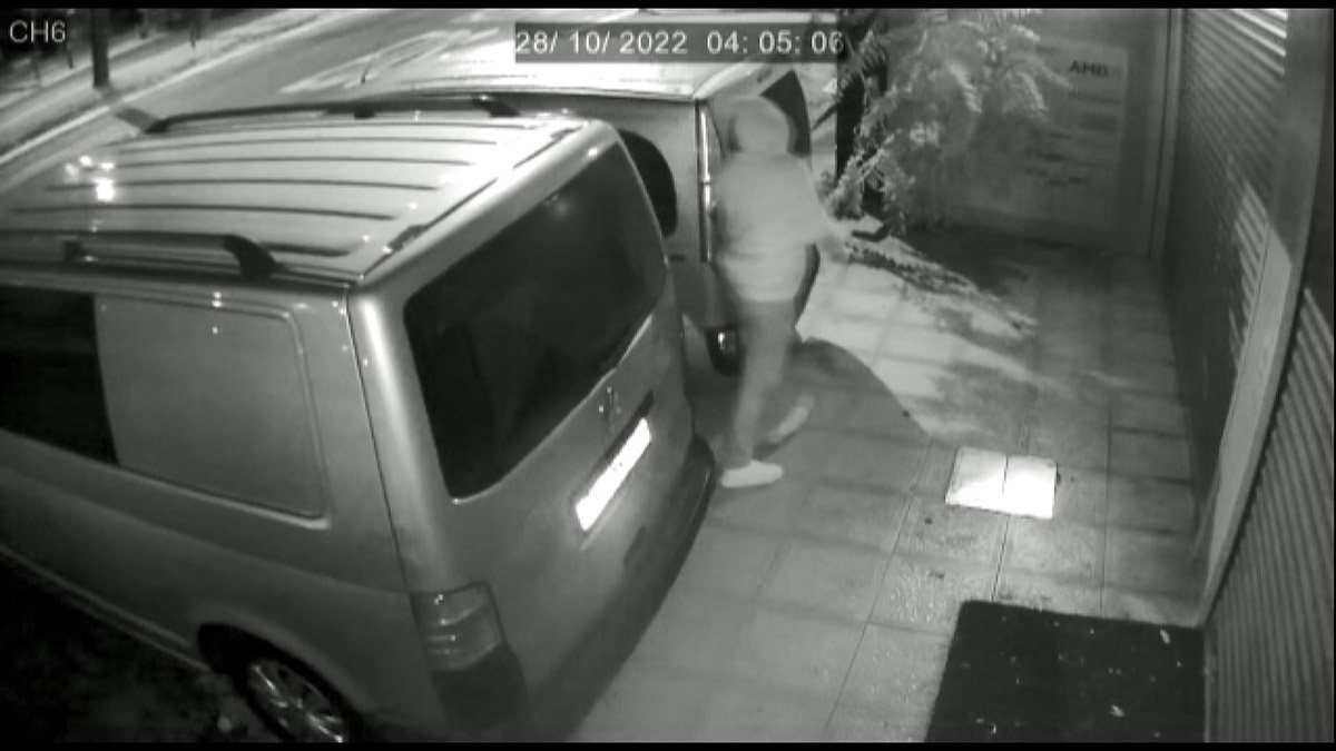 Hırsızlar 92 dizüstü bilgisayarı çaldı