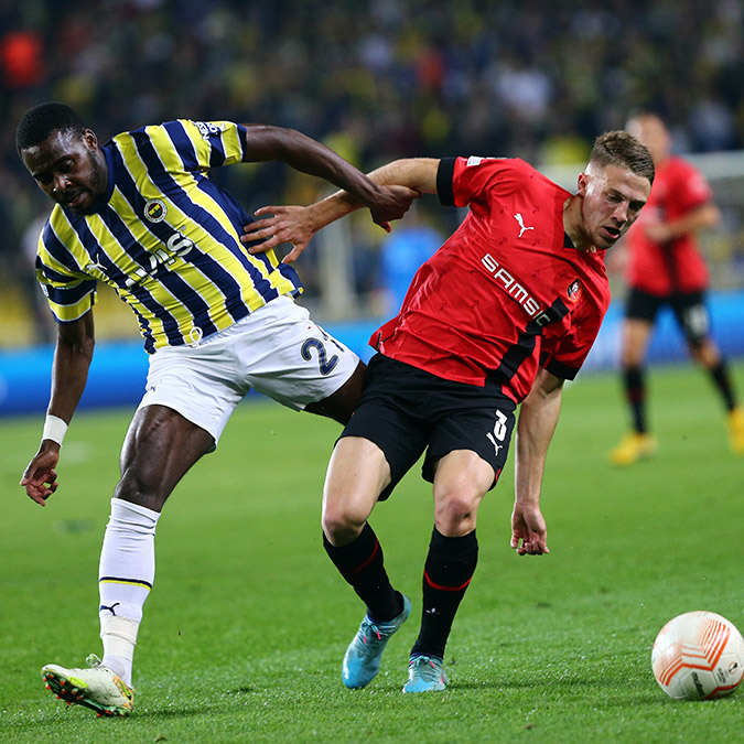 UEFA Avrupa Ligi B Grubunda karşı karşıya gelen Fenerbahçe-Rennes maçı 3-3 sona erdi.