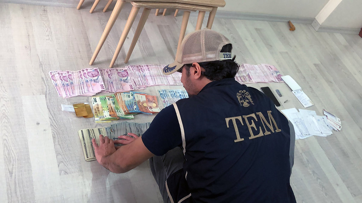 Gazi Turgut Aslan Operasyonu; 9 tutuklama