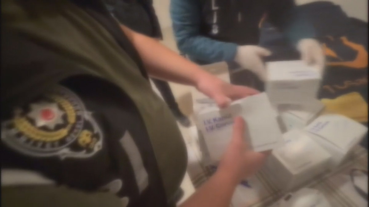 Devlet hastanelerinin ilaç ve malzemelerini satan şüpheliler gözaltında