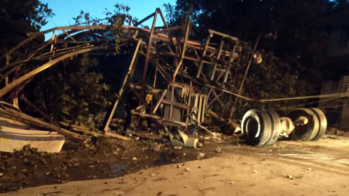 Freni boşalıp devrilen kamyonun sürücüsü öldü