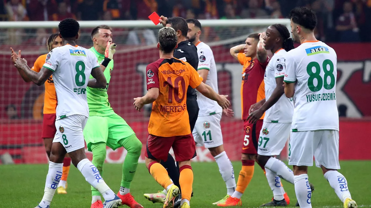 Süper lig'in 11. Haftasında nef stadyumu'nda galatasaray-alanyaspor ile karşılıklı buldukları goller ile sahadan 2 - 2' lik beraberlikle ayrıldı.