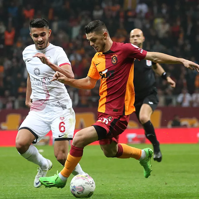 Galatasaray ziraat türkiye kupası 3'üncü eleme turu maçında kendi sahasında gmg kastamonuspor'u 7-0 mağlup ederek adını bir üst tura yazdırdı.