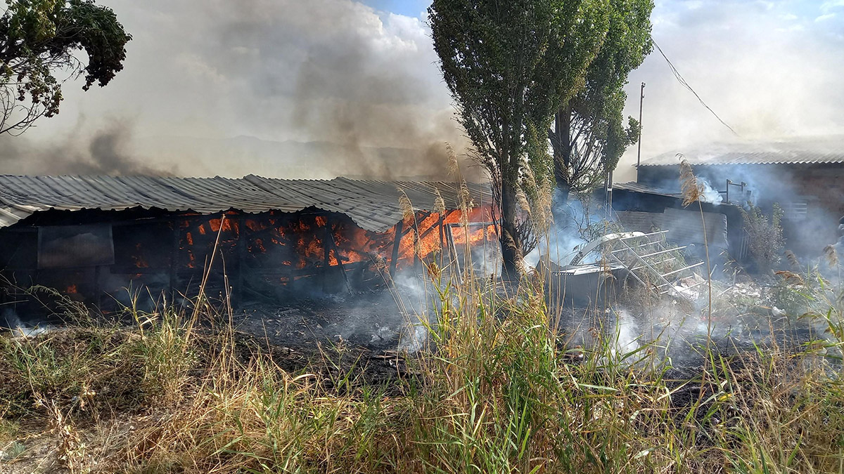 Yıkama yağlama istasyonu deposunda yangın