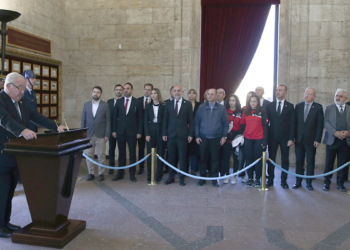 Gençlerbirliği yönetimi Anıtkabir'i ziyaret etti