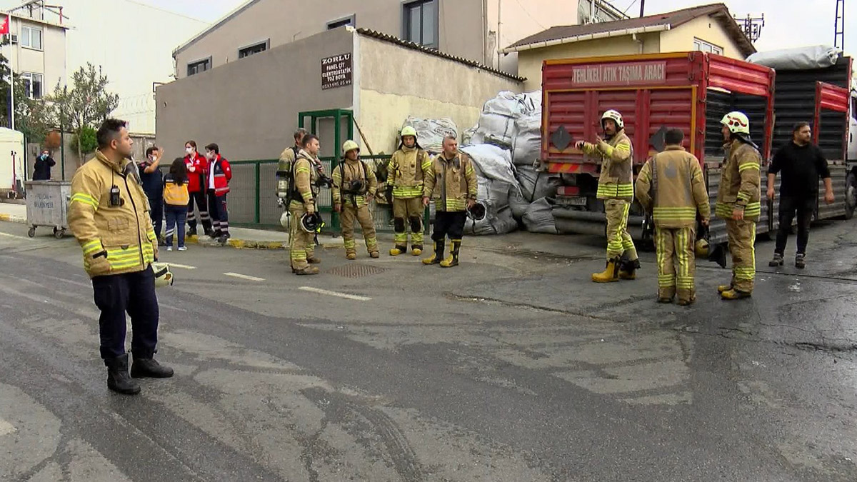 Pendik'te kimya fabrikasında yangın