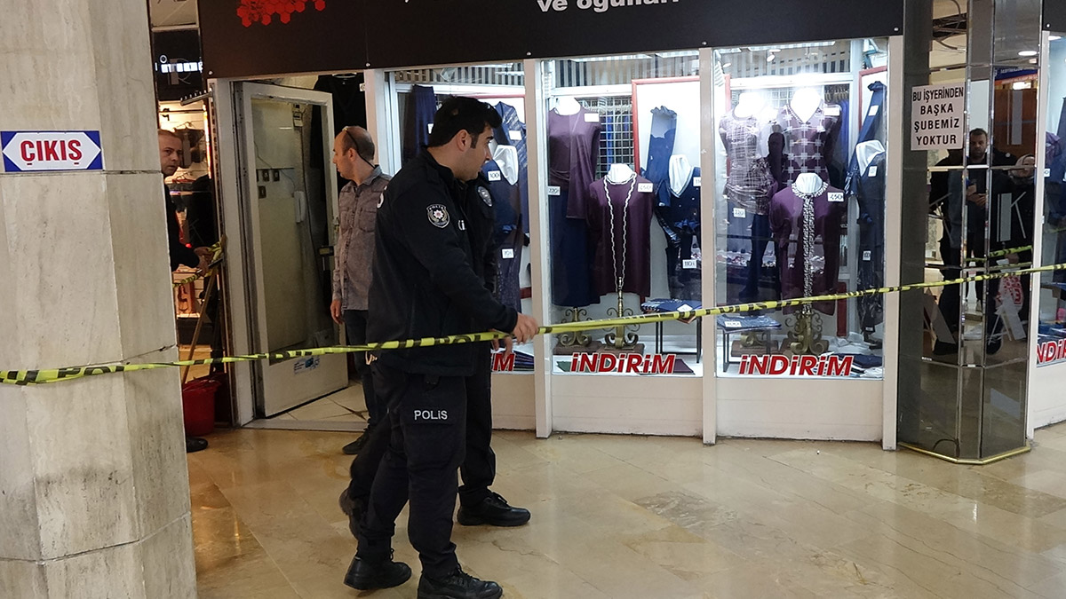 Çalıştığı giyim mağazasında ölü bulundu