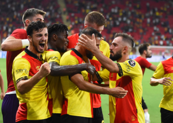 Göztepe evinde 2'de 2 yapmak için kenetlendi
