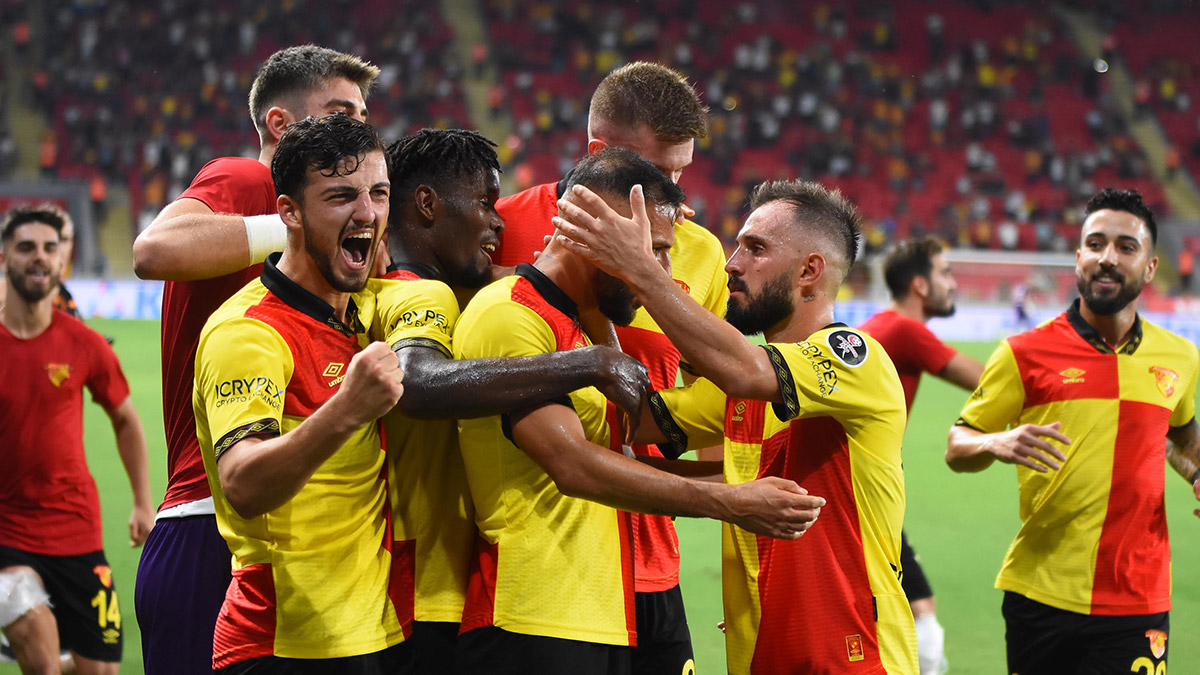 Göztepe evinde 2'de 2 yapmak için kenetlendi