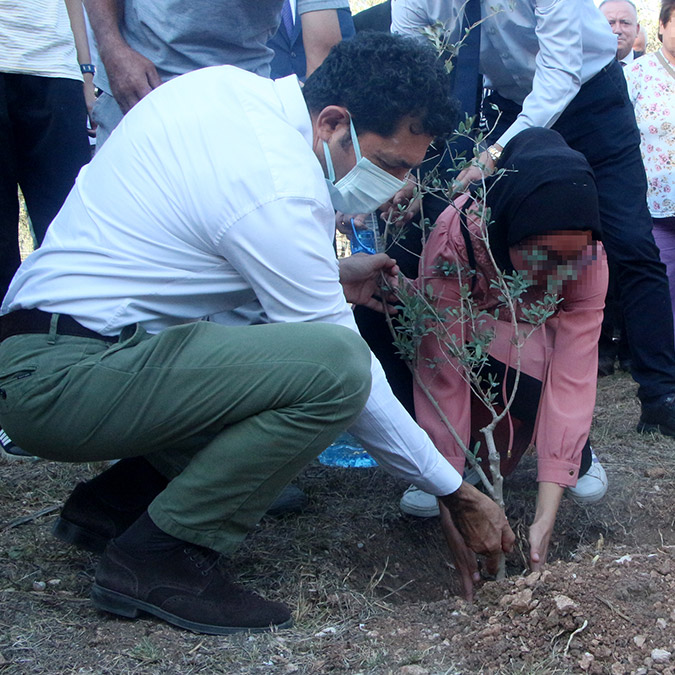 Hastalar meyve hasadı yapıp, hayvanat bahçesi gezdi