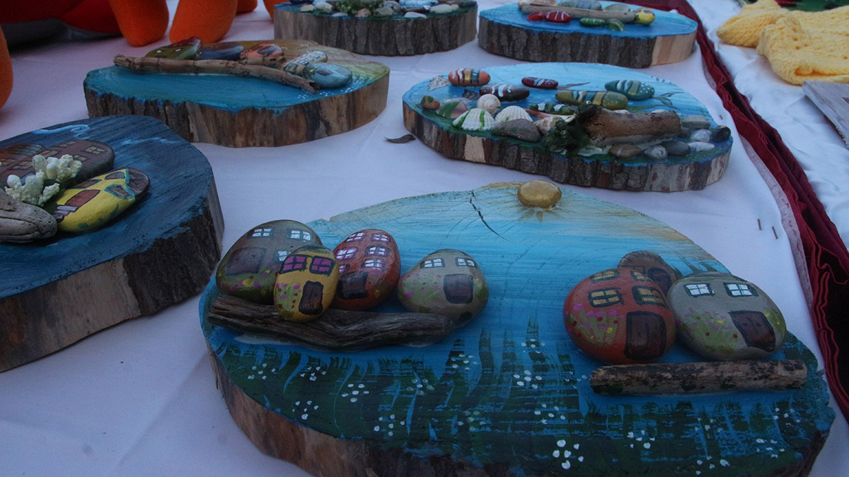 Adana'da Dr. Ekrem Tok Ruh Sağlığı ve Hastalıkları Hastanesi'nde tedavi gören hastalar, Dünya Ruh Sağlığı Günü kapsamındaki etkinlikte, meyve hasadı yapıp, hayvanat bahçesi gezdi. Başhekim Uzm. Dr. Mustafa Kurt, "Toplanan ürünleri yine hastalarımız için kullanıyoruz" dedi.