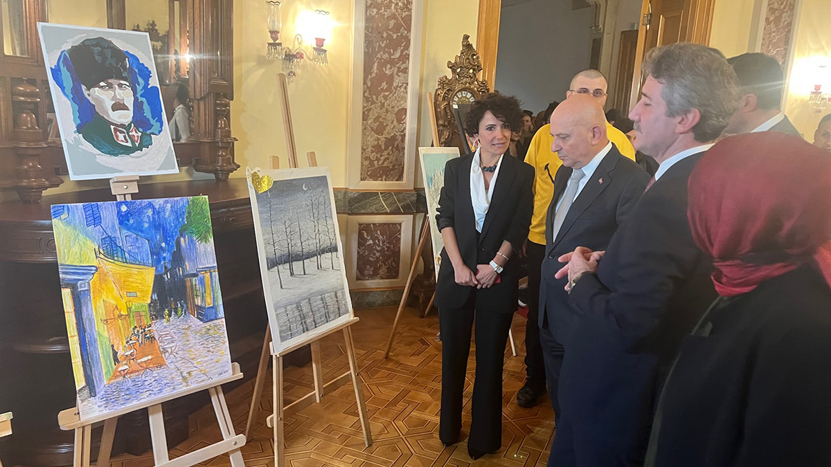 "Hastanede Çocuk Olmak" sergisi açıldı