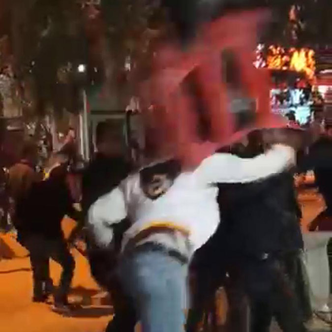 Sandalye ve bıçaklı kavga; 5 yaralı