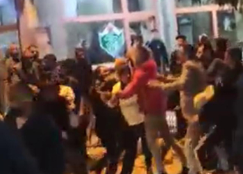 Sandalye ve bıçaklı kavga; 5 yaralı