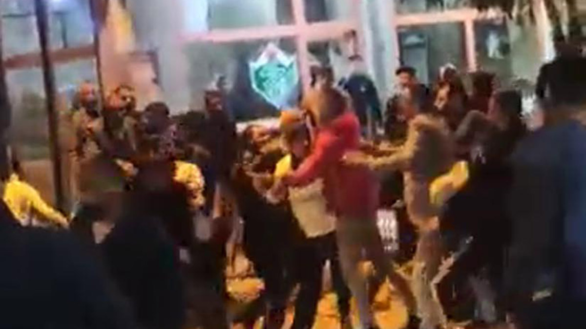 Sandalye ve bıçaklı kavga; 5 yaralı