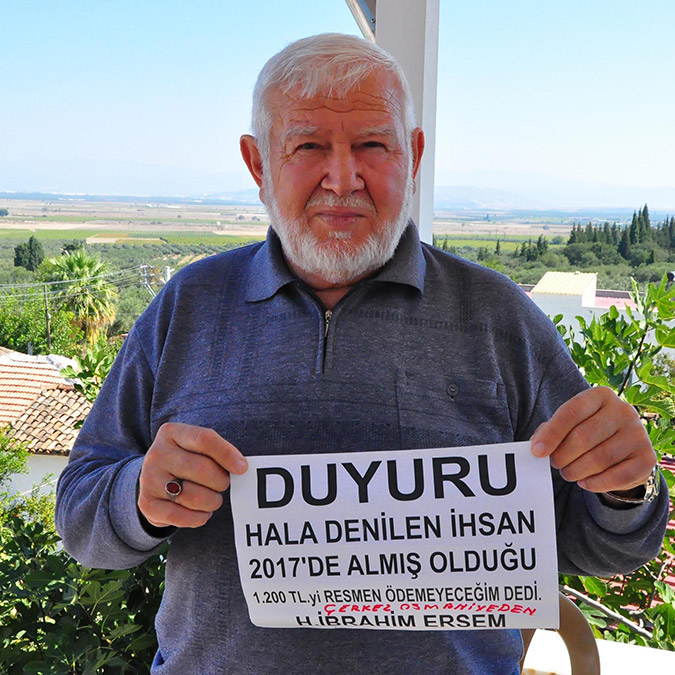 Manisa'da Halil İbrahim Ersem (72), daha önce evine 4 yıl temizliğe gelen kentte 'İhsan Hala' olarak da bilinen trans kadın Ali İhsan Çolak'ın (54), kendisine borçlu olduğunu iddia etti.