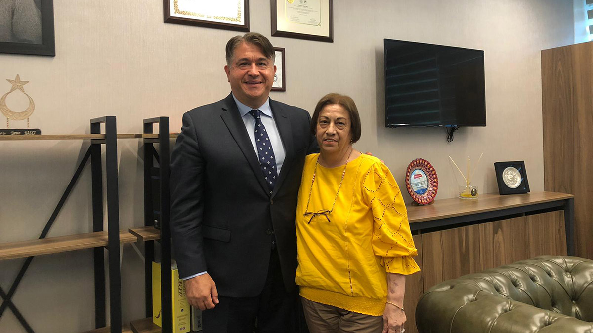 iki aşamalı karaciğer nakli ile hayata tutundu