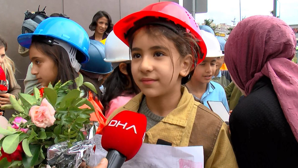 Öğrenciler madencilerin yakınlarını ziyaret etti