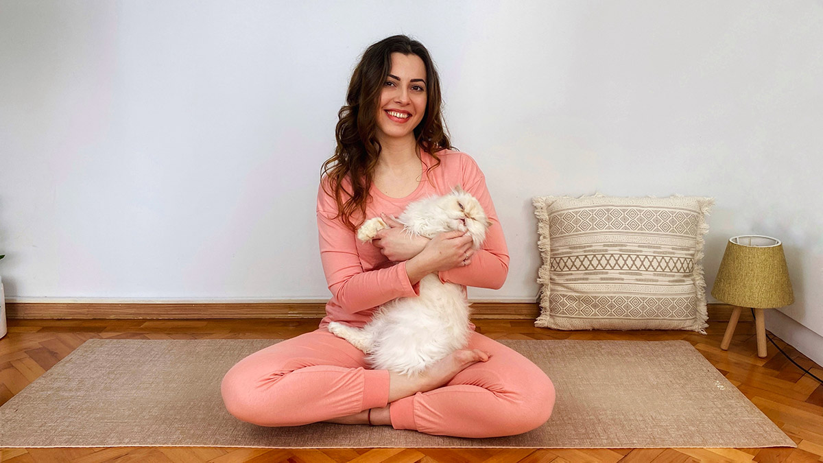 Bu haftaki röportaj konuğumuz oyuncu ve aynı zamanda yoga eğitmeni İlkyaz Kocatepe. Kendisine nasıl sorular yöneltmişiz hadi beraber bakalım.