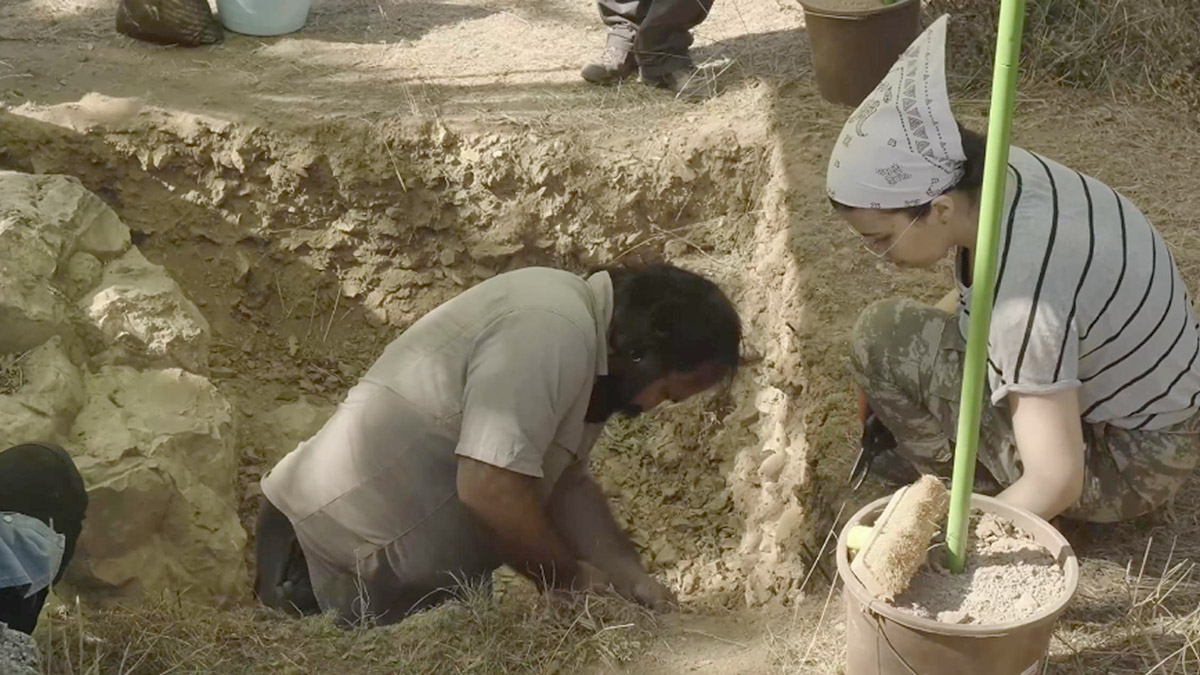 Çanakkale'de Paleolitik dönemde (Kaba ve Yontma Taş devri) insan göçlerini açıklayacak bilgiler verecek olan İnkaya Mağarası'ndaki kazılarda atölye bölümü ortaya çıkarıldı.