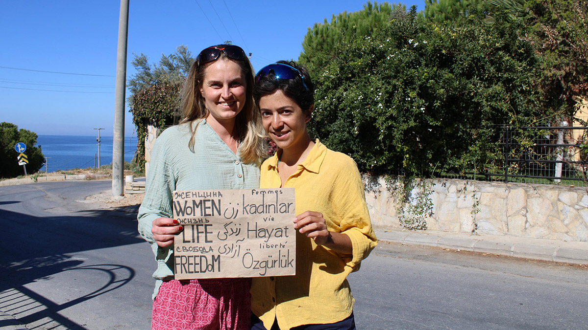 'Kadın Hayat Özgürlük' sloganıyla pedal çeviriyorlar